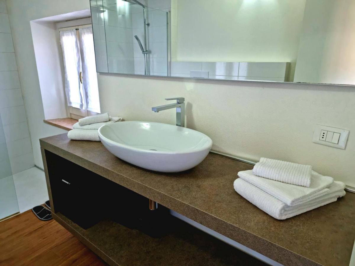 Profumo Di Lago Desenzano-By Goccia Di Lago เดเซนซาโนเดลการ์ดา ภายนอก รูปภาพ
