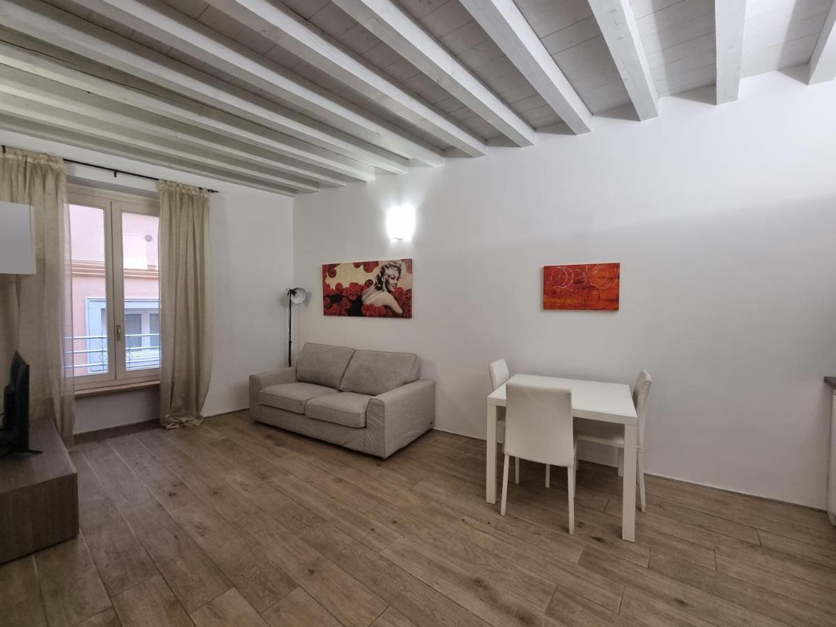 Profumo Di Lago Desenzano-By Goccia Di Lago เดเซนซาโนเดลการ์ดา ภายนอก รูปภาพ