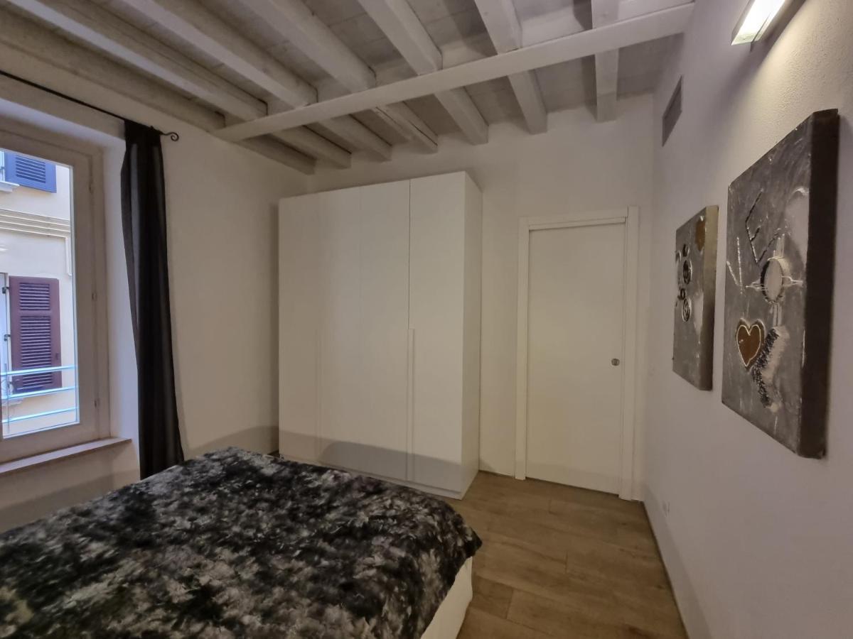 Profumo Di Lago Desenzano-By Goccia Di Lago เดเซนซาโนเดลการ์ดา ภายนอก รูปภาพ